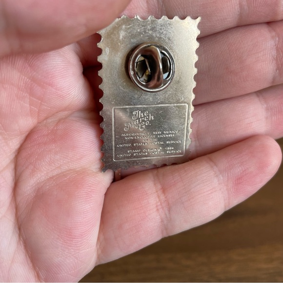 Vintage 1984 USPS Love Stamp Post Office Brooch Pin - Picture 4 of 8